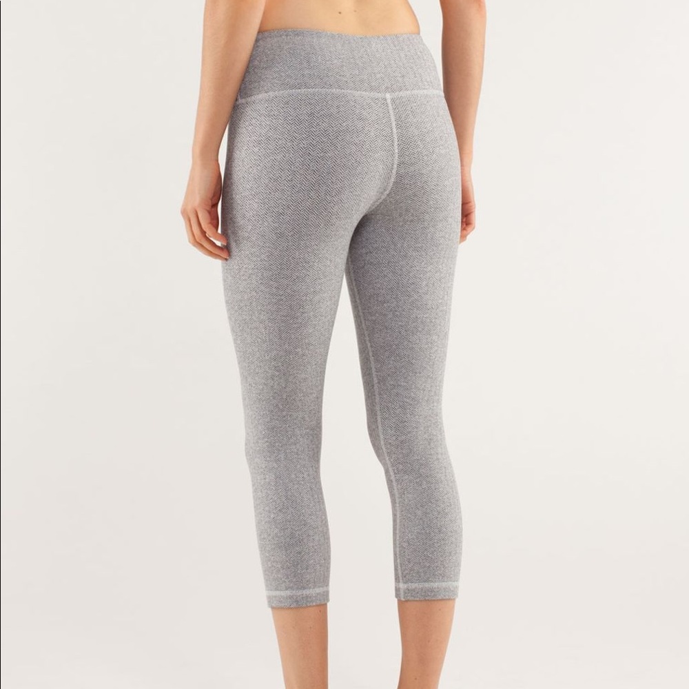Lululemon Wunder Under Crop Herringbone White Black Size 6